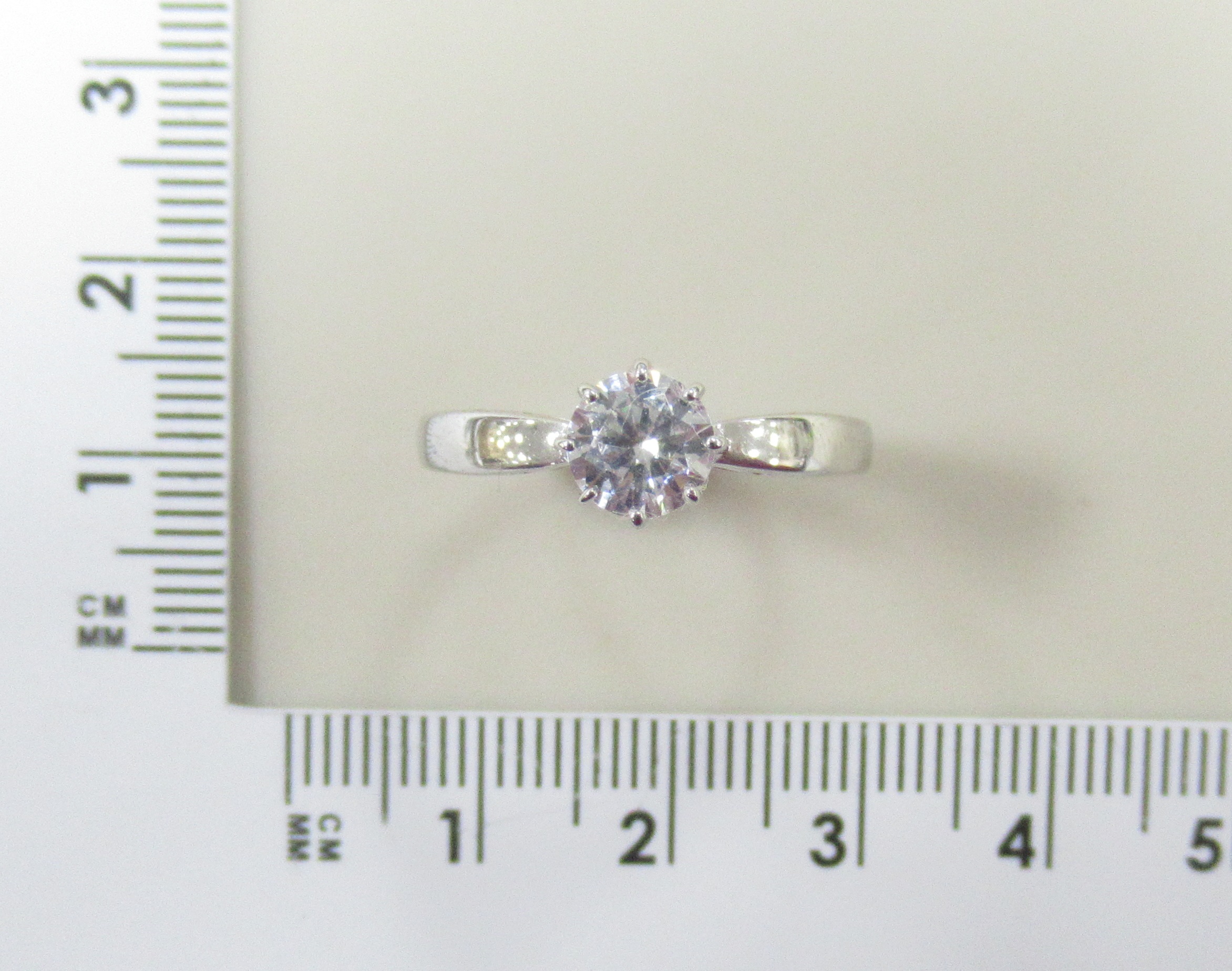 Серебряное кольцо с фианитом